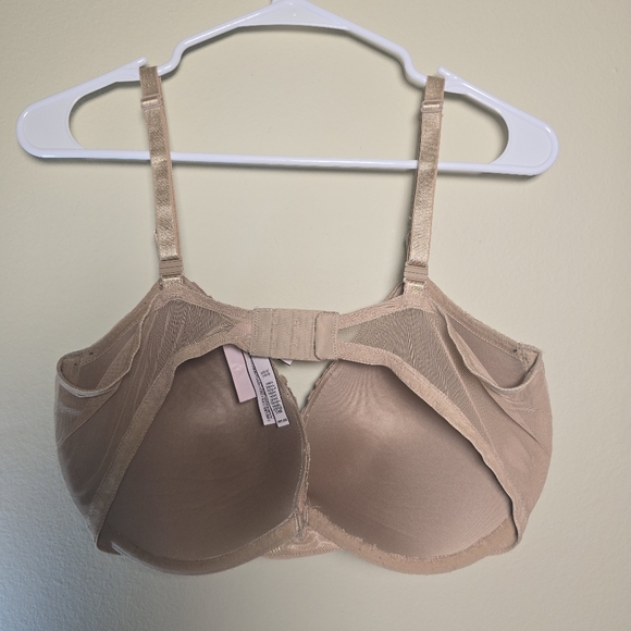 38DD Victoria's secret beige lace push-up bra - Picture 2 of 4